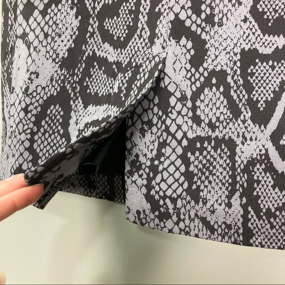 Lysse Charity Pencil Skirt Women’s Size S Stretch Ponte Knit Smoothing Python - Picture 3 of 7